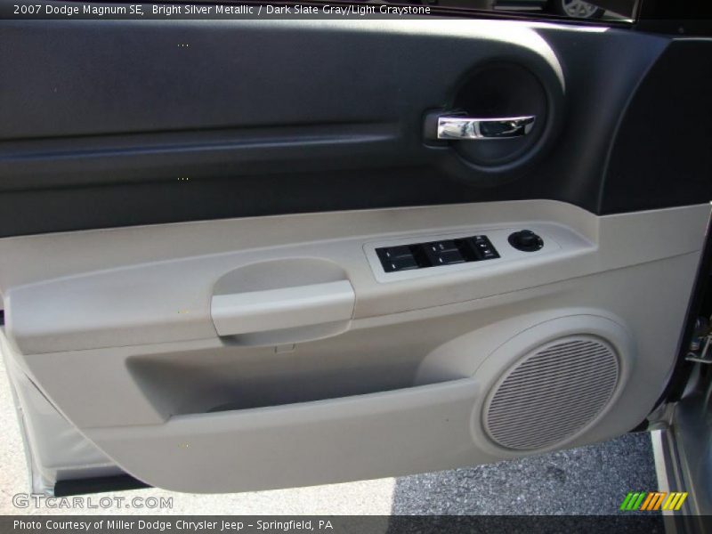 Bright Silver Metallic / Dark Slate Gray/Light Graystone 2007 Dodge Magnum SE