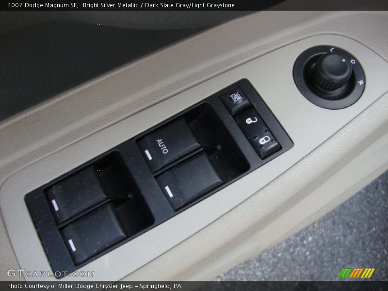 Bright Silver Metallic / Dark Slate Gray/Light Graystone 2007 Dodge Magnum SE