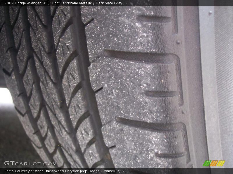 Light Sandstone Metallic / Dark Slate Gray 2009 Dodge Avenger SXT