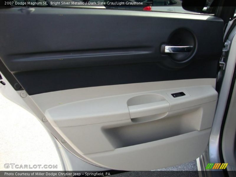 Bright Silver Metallic / Dark Slate Gray/Light Graystone 2007 Dodge Magnum SE