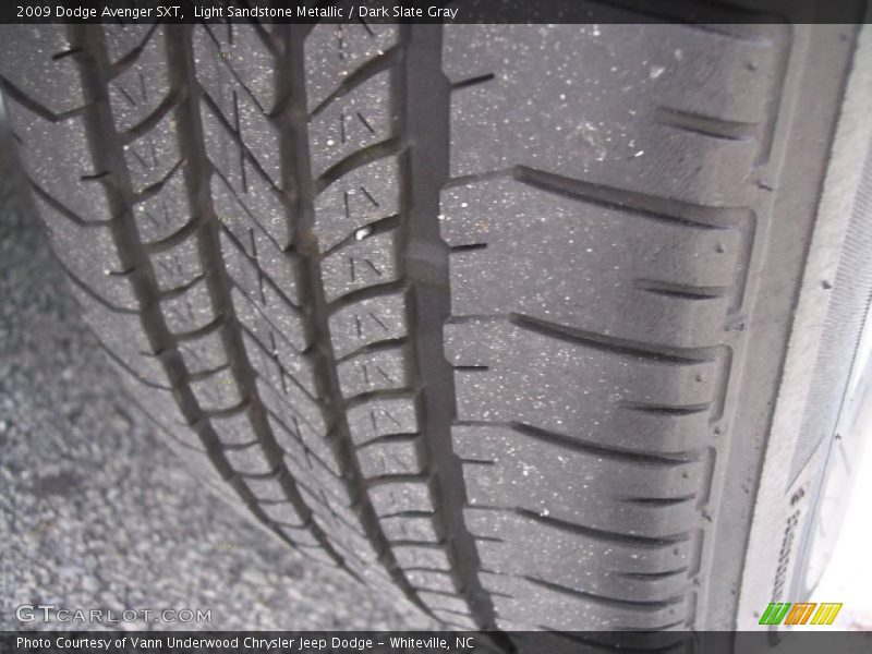 Light Sandstone Metallic / Dark Slate Gray 2009 Dodge Avenger SXT