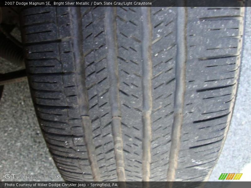 Bright Silver Metallic / Dark Slate Gray/Light Graystone 2007 Dodge Magnum SE