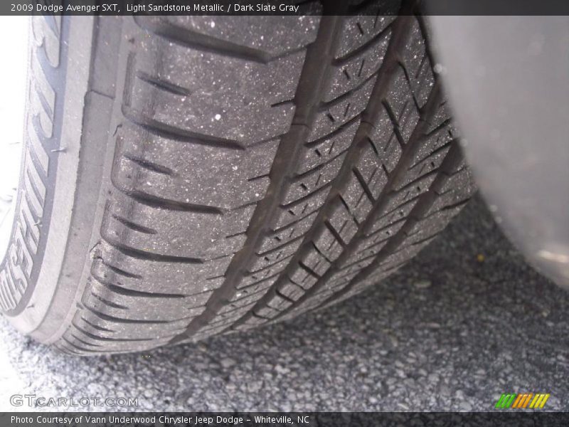 Light Sandstone Metallic / Dark Slate Gray 2009 Dodge Avenger SXT