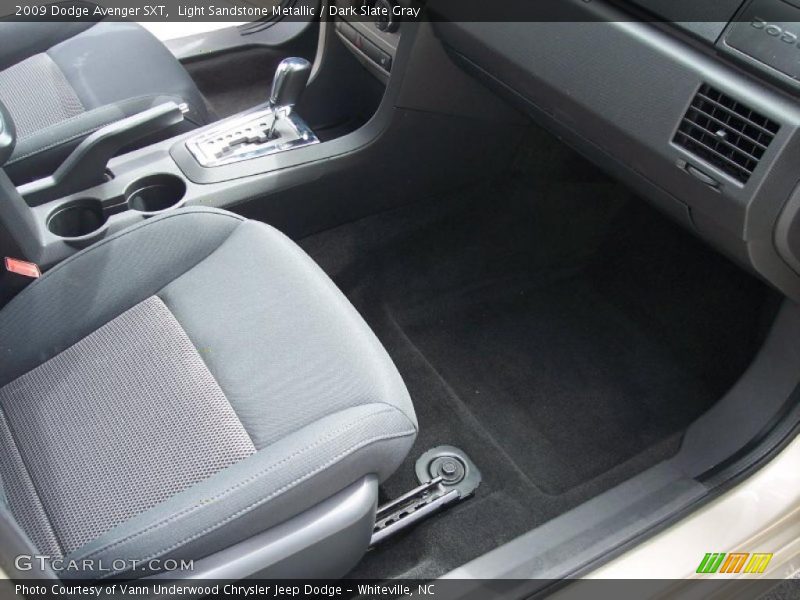 Light Sandstone Metallic / Dark Slate Gray 2009 Dodge Avenger SXT