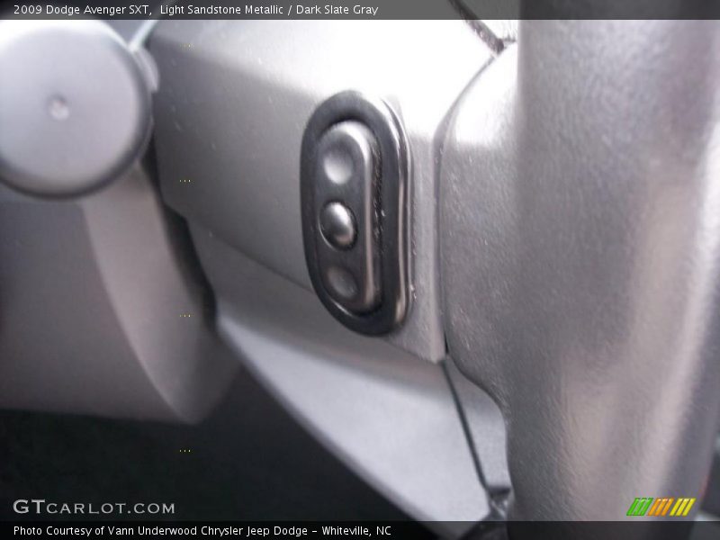 Light Sandstone Metallic / Dark Slate Gray 2009 Dodge Avenger SXT