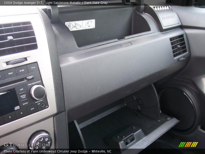 Light Sandstone Metallic / Dark Slate Gray 2009 Dodge Avenger SXT