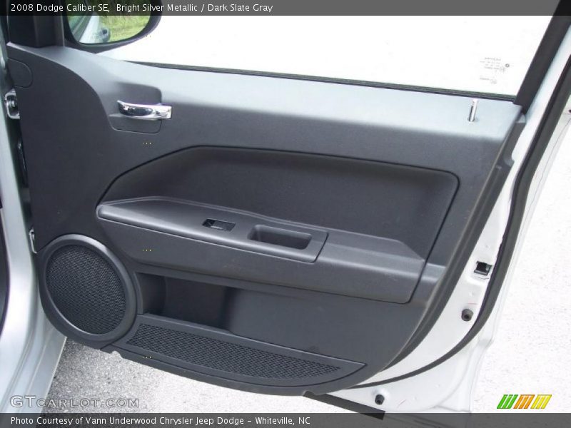 Bright Silver Metallic / Dark Slate Gray 2008 Dodge Caliber SE
