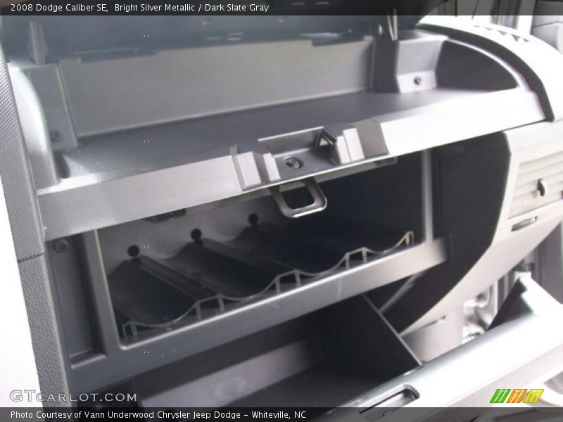Bright Silver Metallic / Dark Slate Gray 2008 Dodge Caliber SE