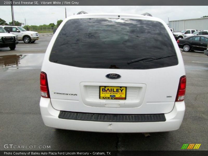 Vibrant White / Flint Grey 2005 Ford Freestar SE