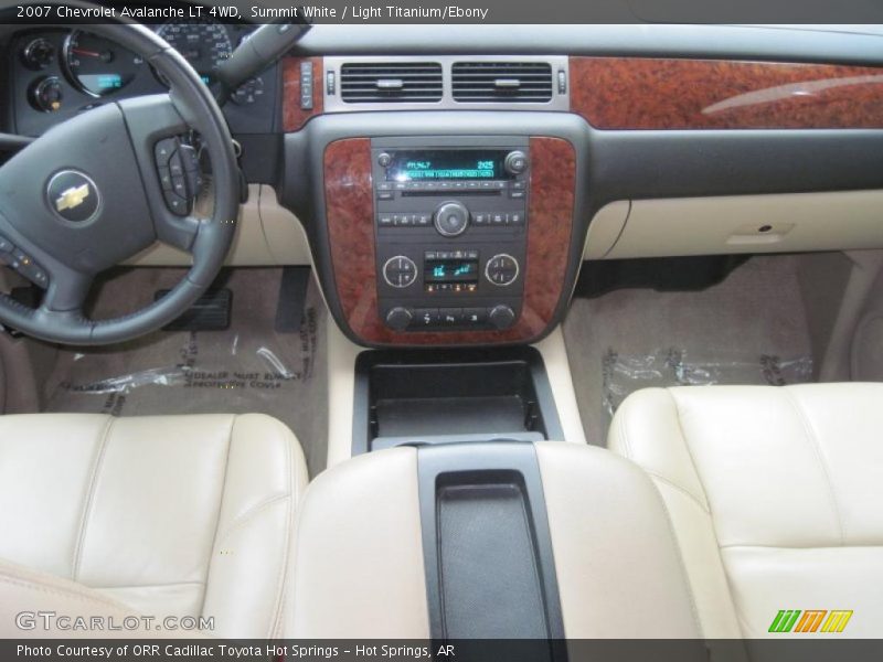 Summit White / Light Titanium/Ebony 2007 Chevrolet Avalanche LT 4WD