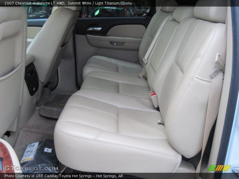 Summit White / Light Titanium/Ebony 2007 Chevrolet Avalanche LT 4WD