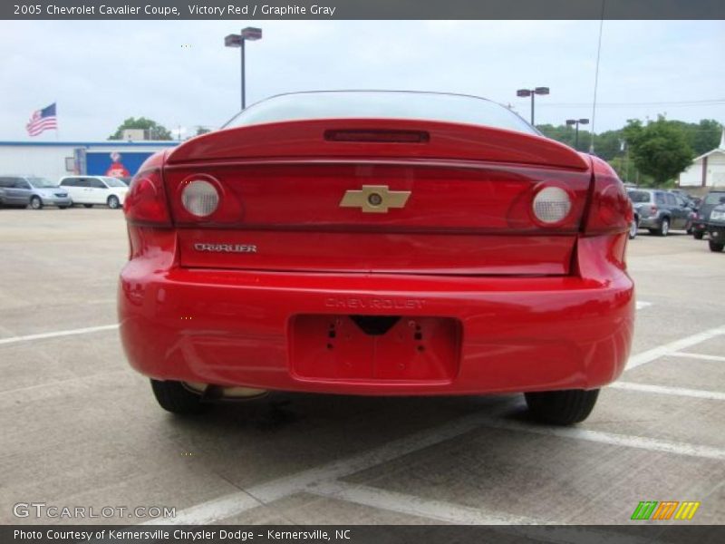 Victory Red / Graphite Gray 2005 Chevrolet Cavalier Coupe