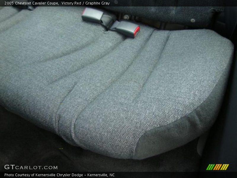 Victory Red / Graphite Gray 2005 Chevrolet Cavalier Coupe