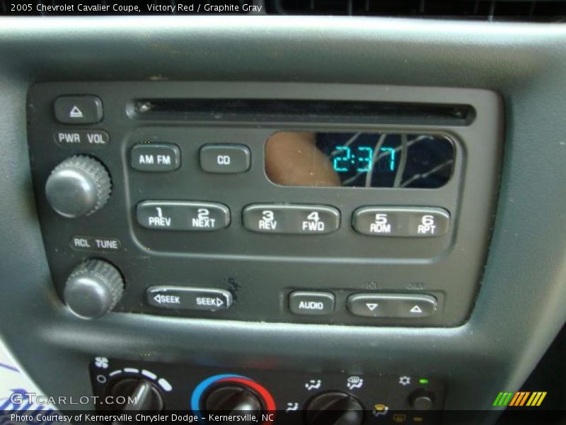 Victory Red / Graphite Gray 2005 Chevrolet Cavalier Coupe
