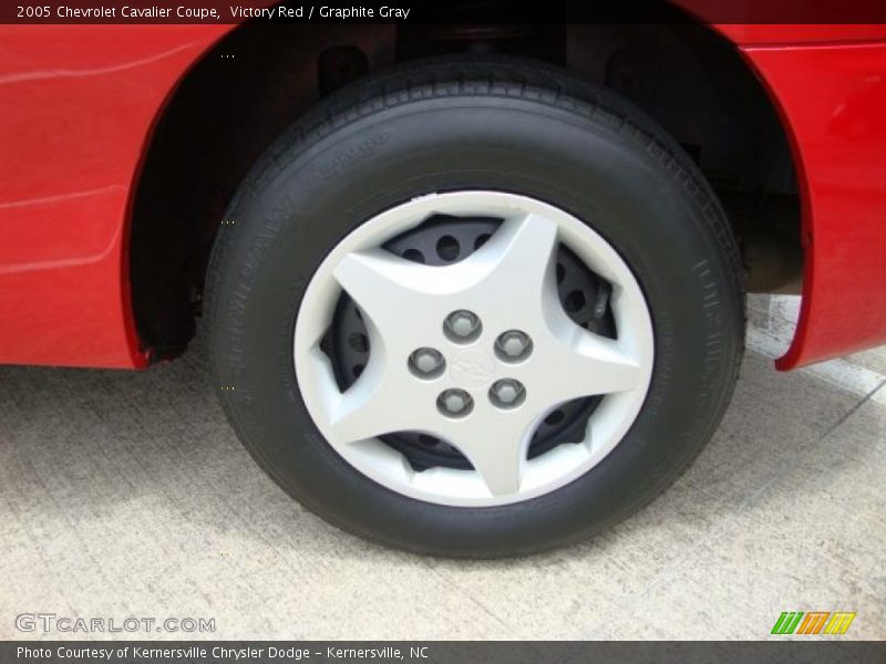 Victory Red / Graphite Gray 2005 Chevrolet Cavalier Coupe