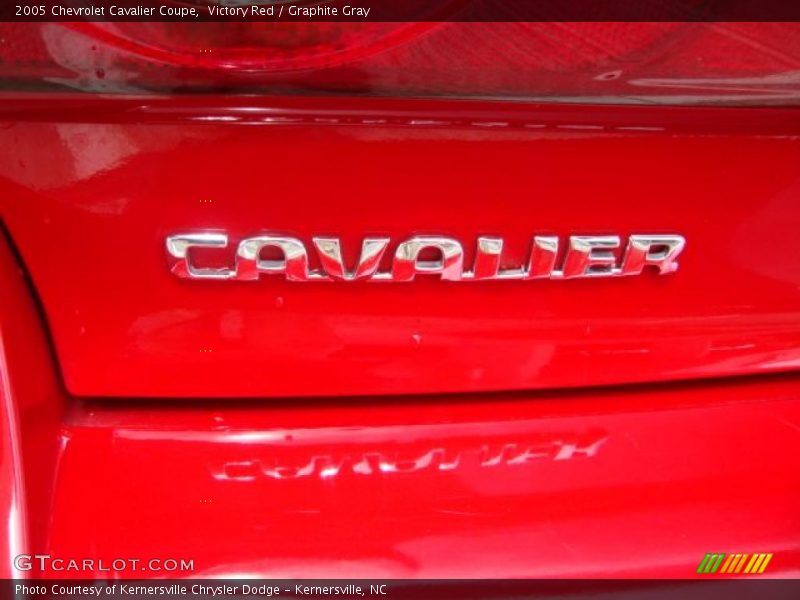 Victory Red / Graphite Gray 2005 Chevrolet Cavalier Coupe