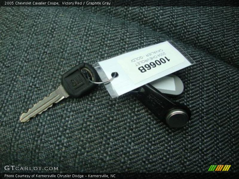 Victory Red / Graphite Gray 2005 Chevrolet Cavalier Coupe