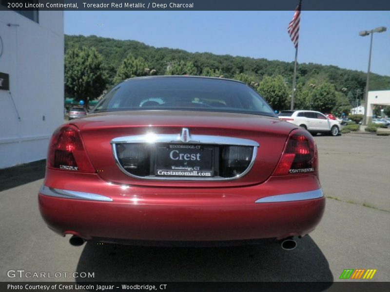 Toreador Red Metallic / Deep Charcoal 2000 Lincoln Continental