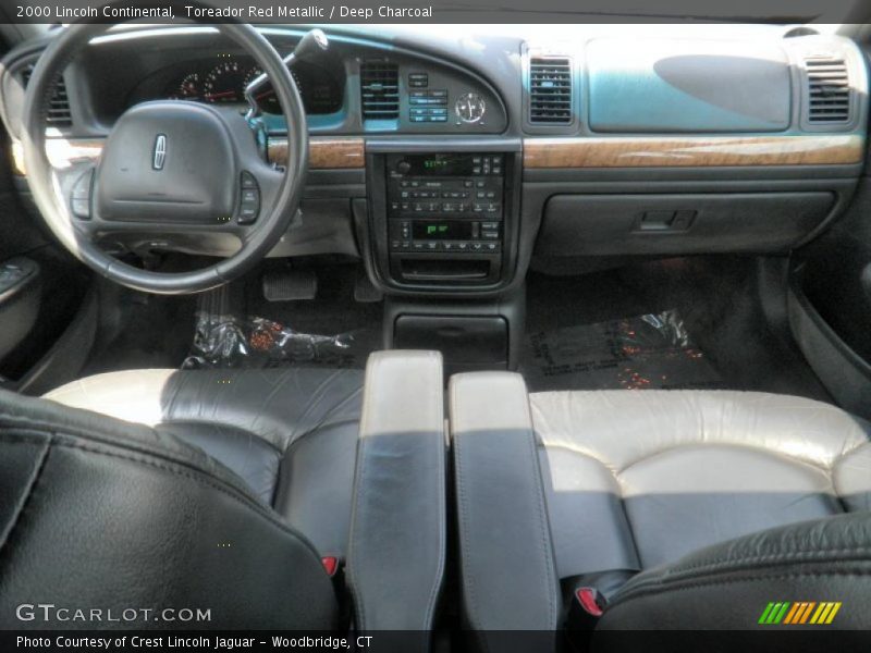 Toreador Red Metallic / Deep Charcoal 2000 Lincoln Continental