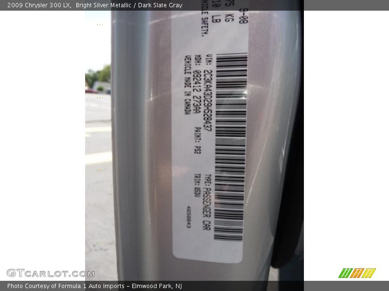 Bright Silver Metallic / Dark Slate Gray 2009 Chrysler 300 LX