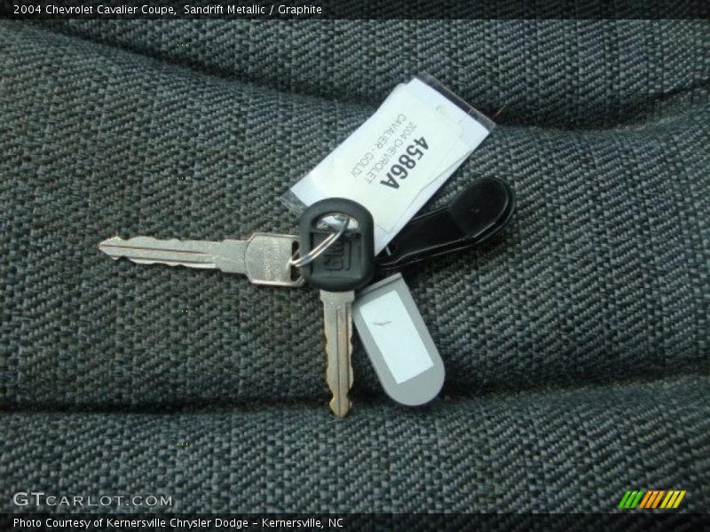 Sandrift Metallic / Graphite 2004 Chevrolet Cavalier Coupe