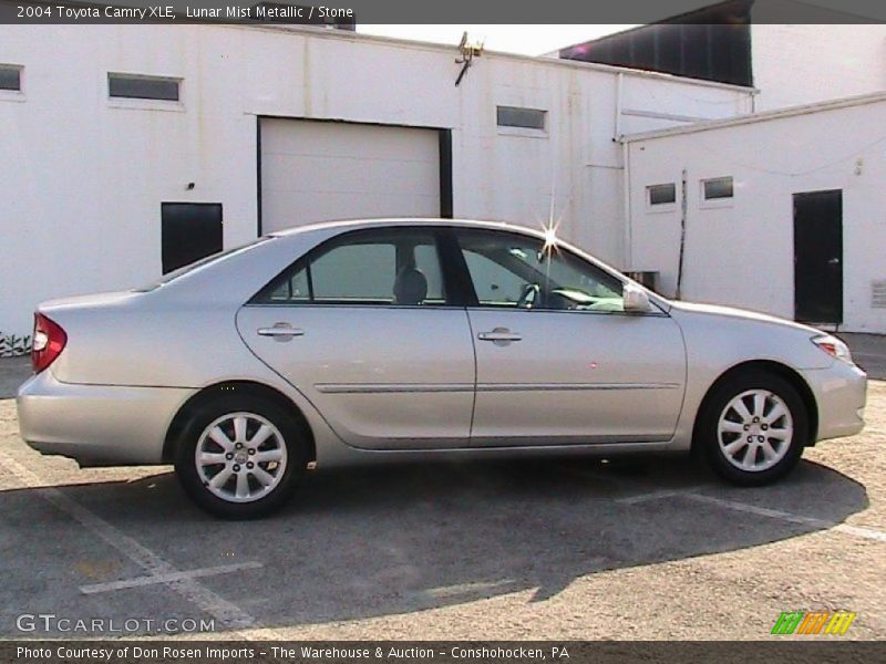 Lunar Mist Metallic / Stone 2004 Toyota Camry XLE