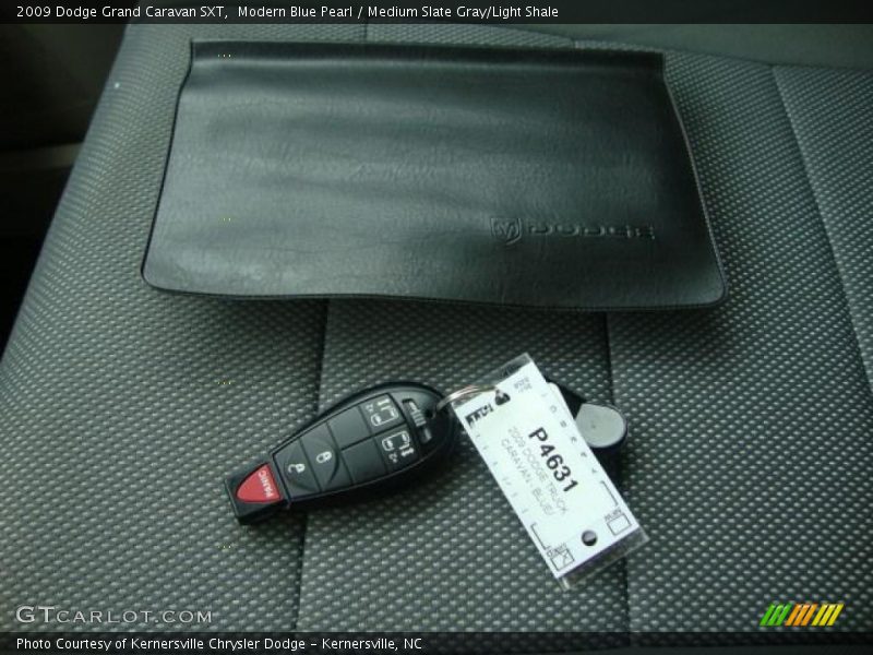 Modern Blue Pearl / Medium Slate Gray/Light Shale 2009 Dodge Grand Caravan SXT