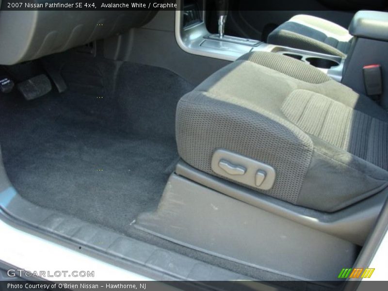 Avalanche White / Graphite 2007 Nissan Pathfinder SE 4x4