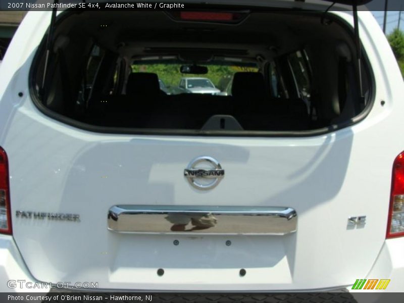 Avalanche White / Graphite 2007 Nissan Pathfinder SE 4x4