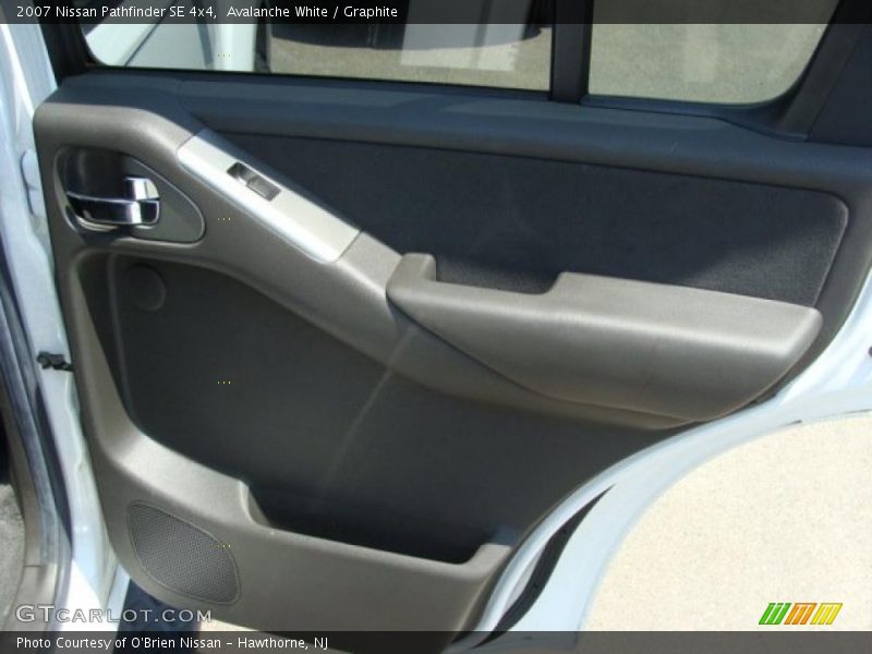 Avalanche White / Graphite 2007 Nissan Pathfinder SE 4x4