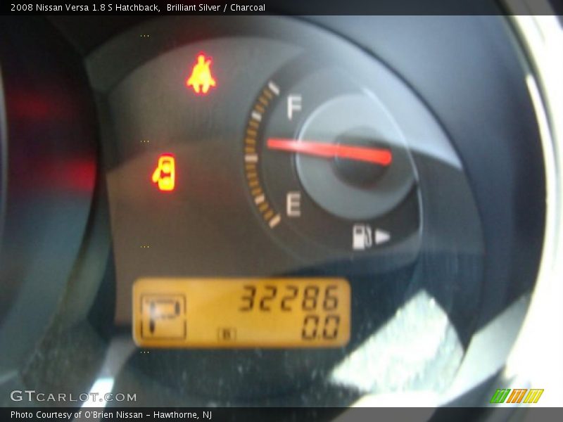 Brilliant Silver / Charcoal 2008 Nissan Versa 1.8 S Hatchback