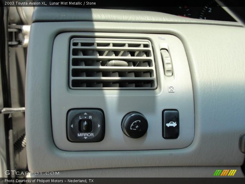 Lunar Mist Metallic / Stone 2003 Toyota Avalon XL