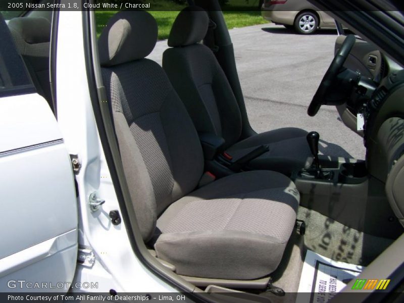 Cloud White / Charcoal 2005 Nissan Sentra 1.8
