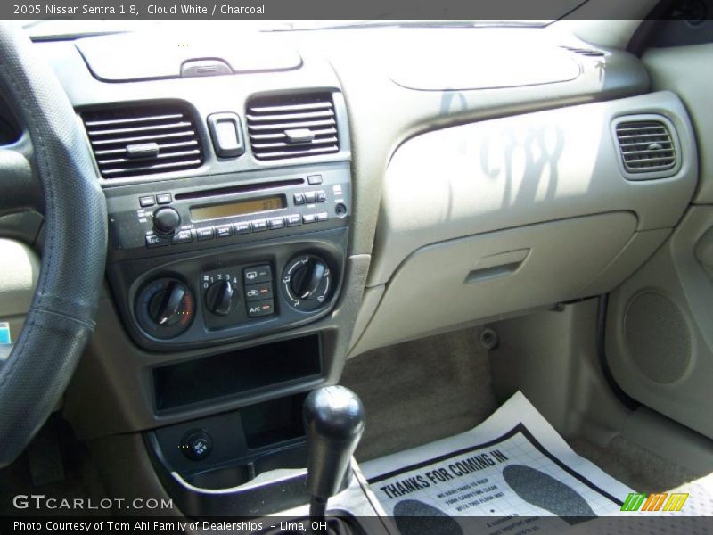 Cloud White / Charcoal 2005 Nissan Sentra 1.8