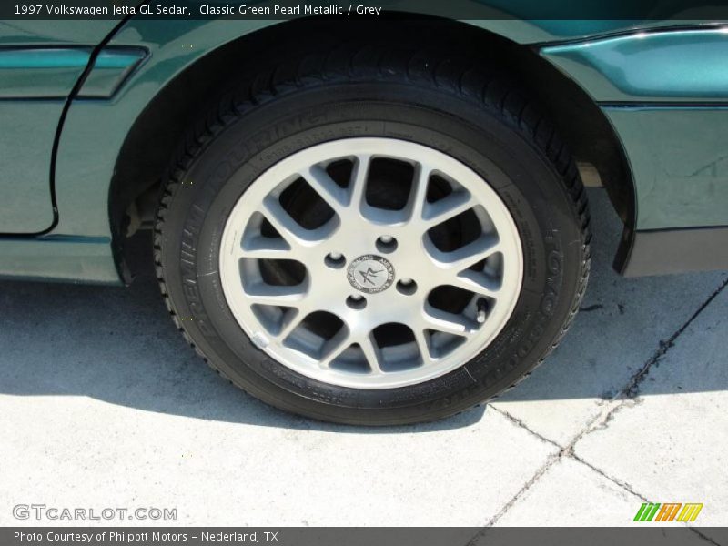 Classic Green Pearl Metallic / Grey 1997 Volkswagen Jetta GL Sedan