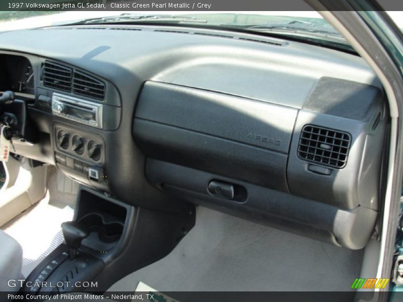 Classic Green Pearl Metallic / Grey 1997 Volkswagen Jetta GL Sedan