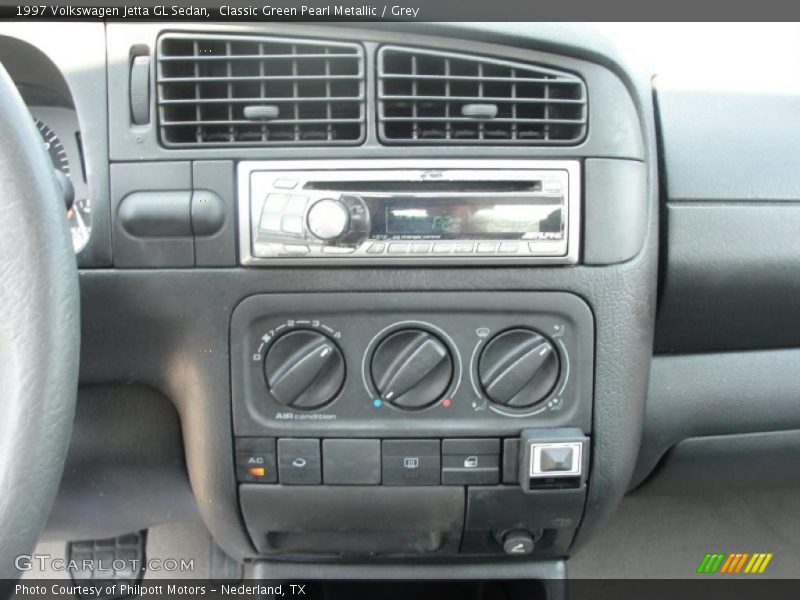 Classic Green Pearl Metallic / Grey 1997 Volkswagen Jetta GL Sedan
