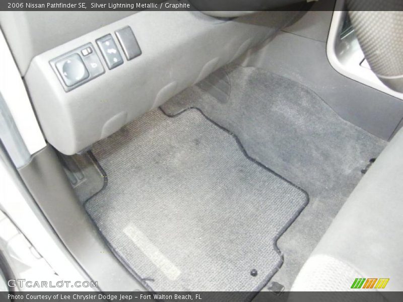 Silver Lightning Metallic / Graphite 2006 Nissan Pathfinder SE