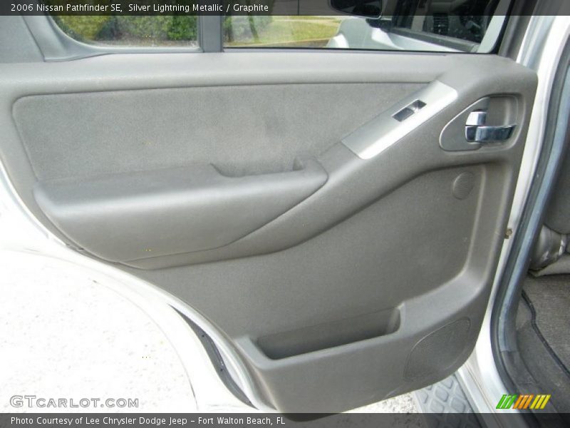 Silver Lightning Metallic / Graphite 2006 Nissan Pathfinder SE