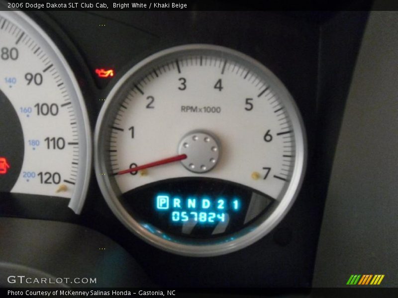 Bright White / Khaki Beige 2006 Dodge Dakota SLT Club Cab