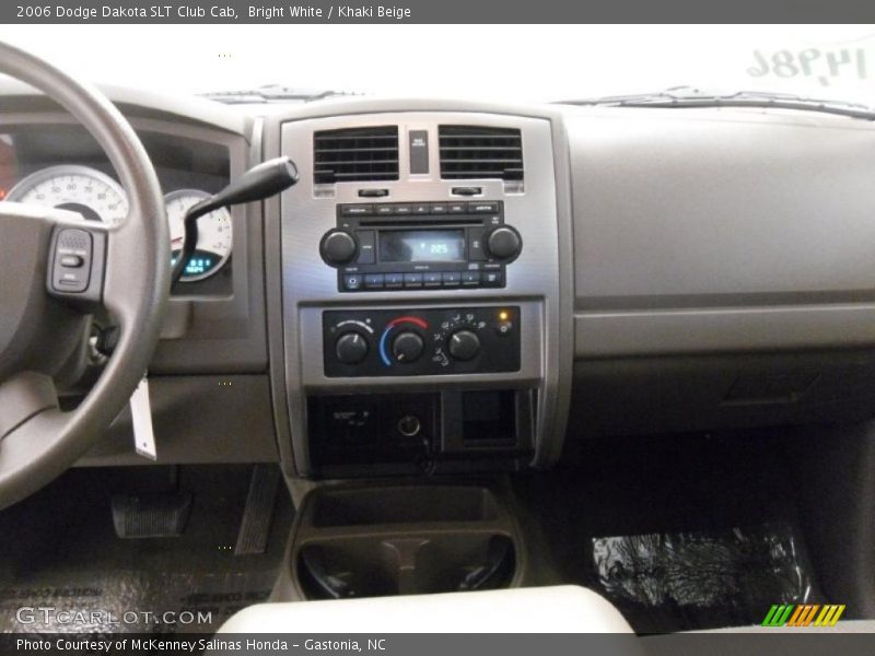 Bright White / Khaki Beige 2006 Dodge Dakota SLT Club Cab