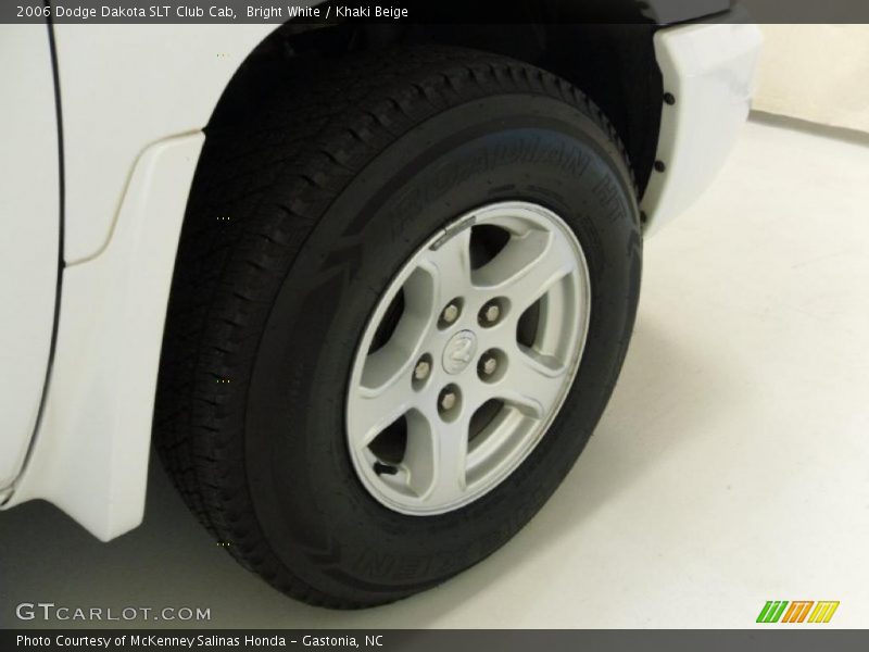 Bright White / Khaki Beige 2006 Dodge Dakota SLT Club Cab
