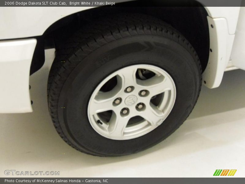 Bright White / Khaki Beige 2006 Dodge Dakota SLT Club Cab