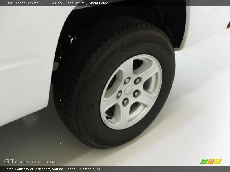 Bright White / Khaki Beige 2006 Dodge Dakota SLT Club Cab