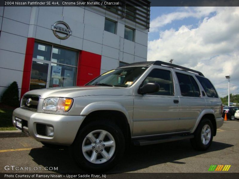Chrome Silver Metallic / Charcoal 2004 Nissan Pathfinder SE 4x4