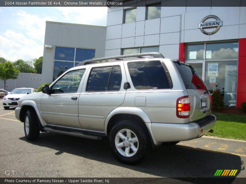 Chrome Silver Metallic / Charcoal 2004 Nissan Pathfinder SE 4x4