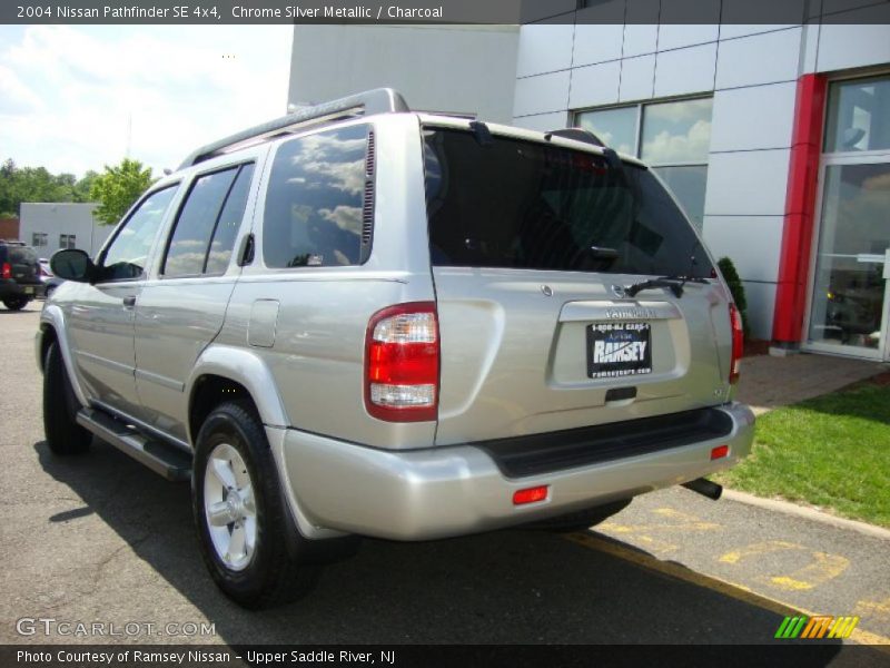 Chrome Silver Metallic / Charcoal 2004 Nissan Pathfinder SE 4x4