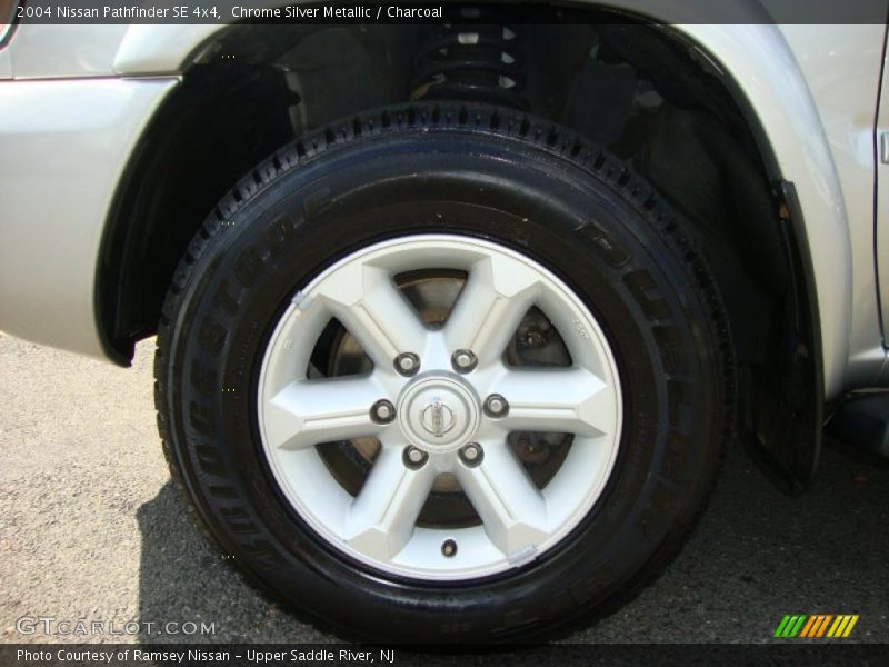 Chrome Silver Metallic / Charcoal 2004 Nissan Pathfinder SE 4x4