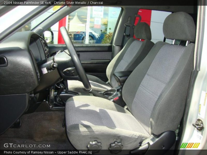 Chrome Silver Metallic / Charcoal 2004 Nissan Pathfinder SE 4x4