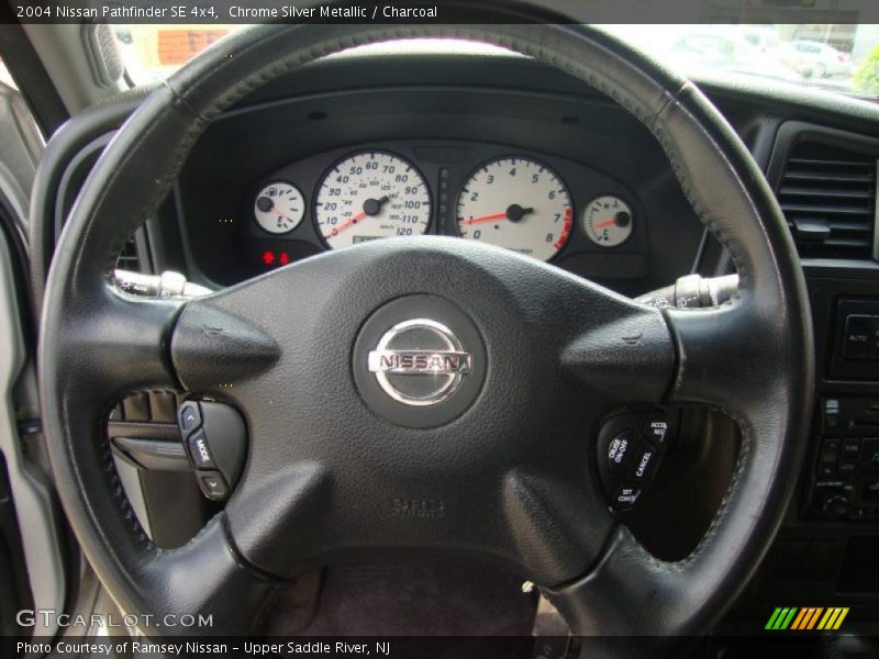 Chrome Silver Metallic / Charcoal 2004 Nissan Pathfinder SE 4x4